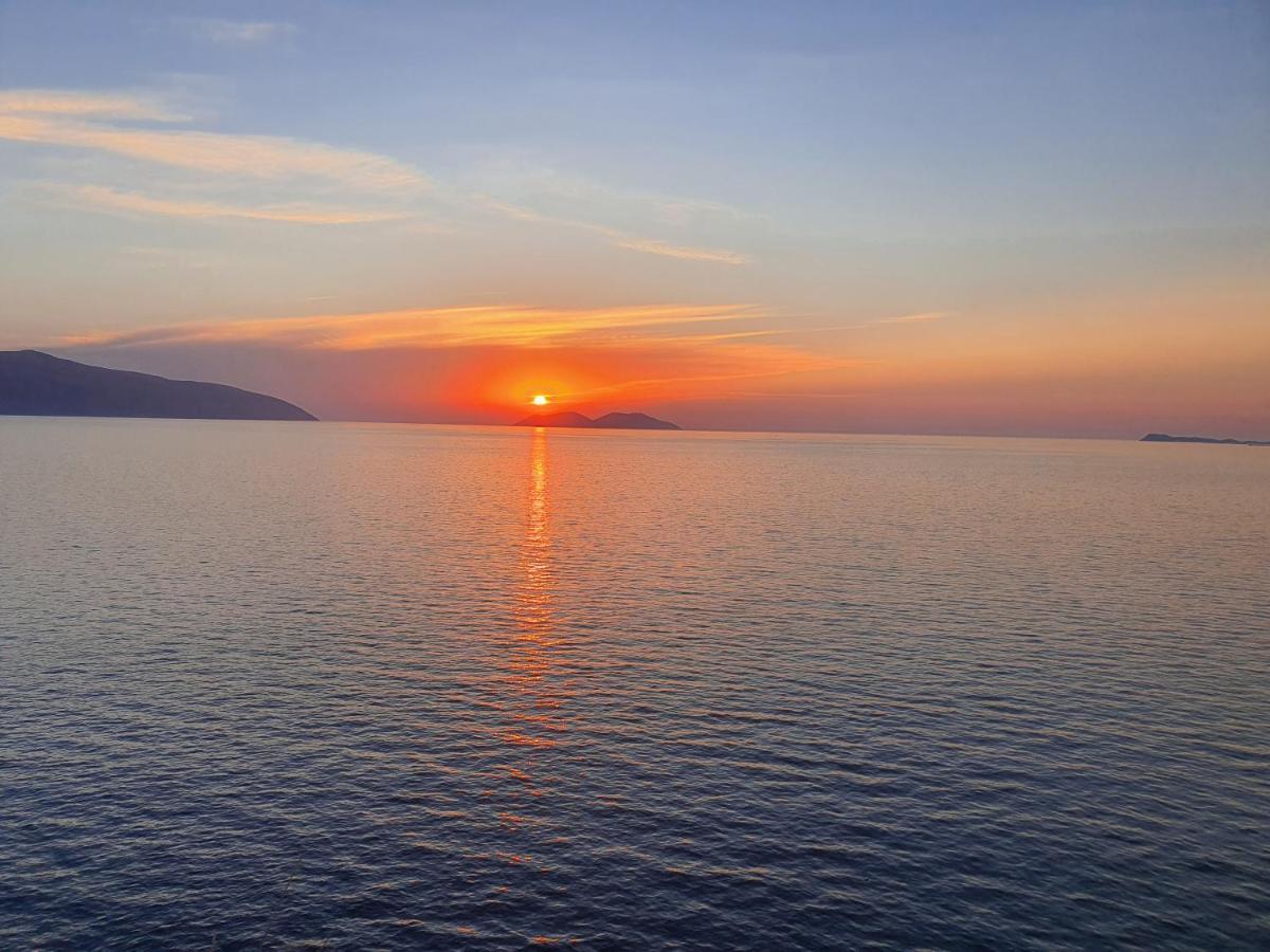 Darla Sea View Apartment Vlorë Eksteriør bilde