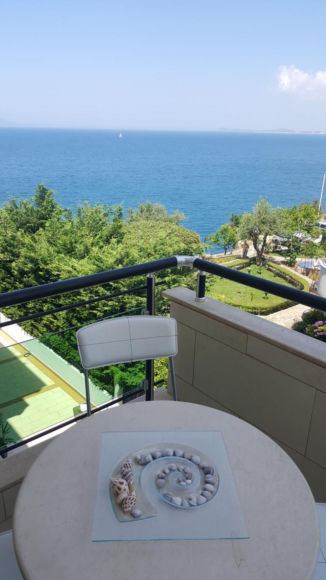 Darla Sea View Apartment Vlorë Eksteriør bilde